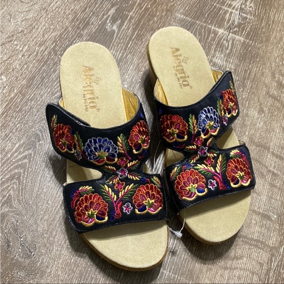 Alegria Embroidered Leather Slip-on Wedge Sandals Size 9 NWOT - Picture 1 of 8